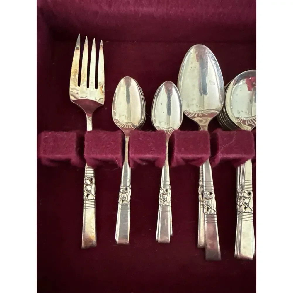 Oneida Community “Morning Star” Silverplate – with Chest See Description &photos